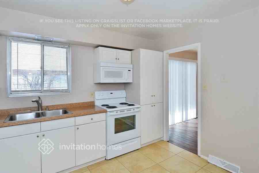 13630 E Dakota Pl - Photo 4 of 18