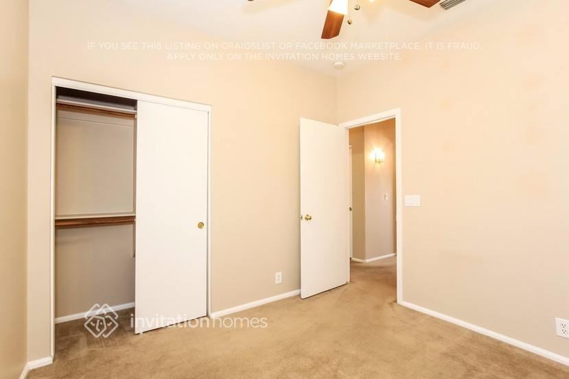 8934 W Paradise Dr - Photo 4 of 14