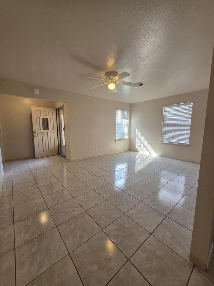 4805 Shadylane Dr - Photo 2 of 14