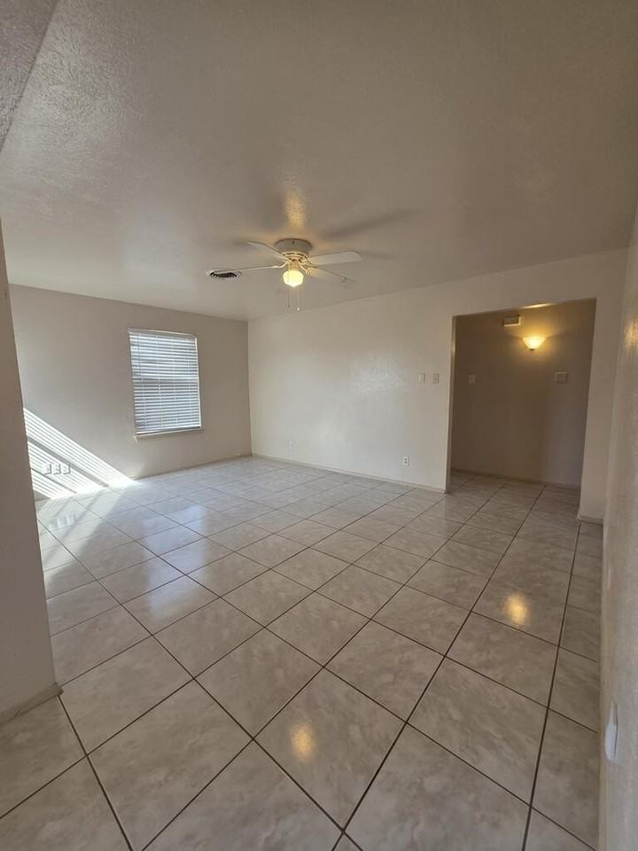 4805 Shadylane Dr - Photo 3 of 14