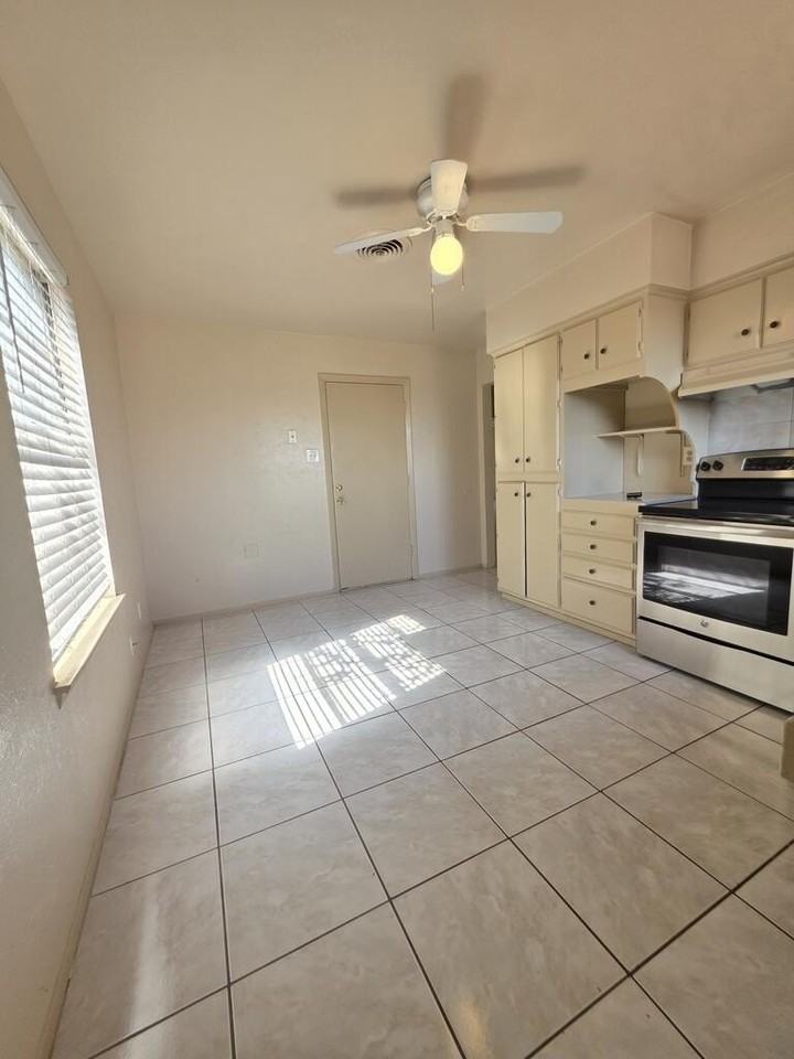 4805 Shadylane Dr - Photo 6 of 14