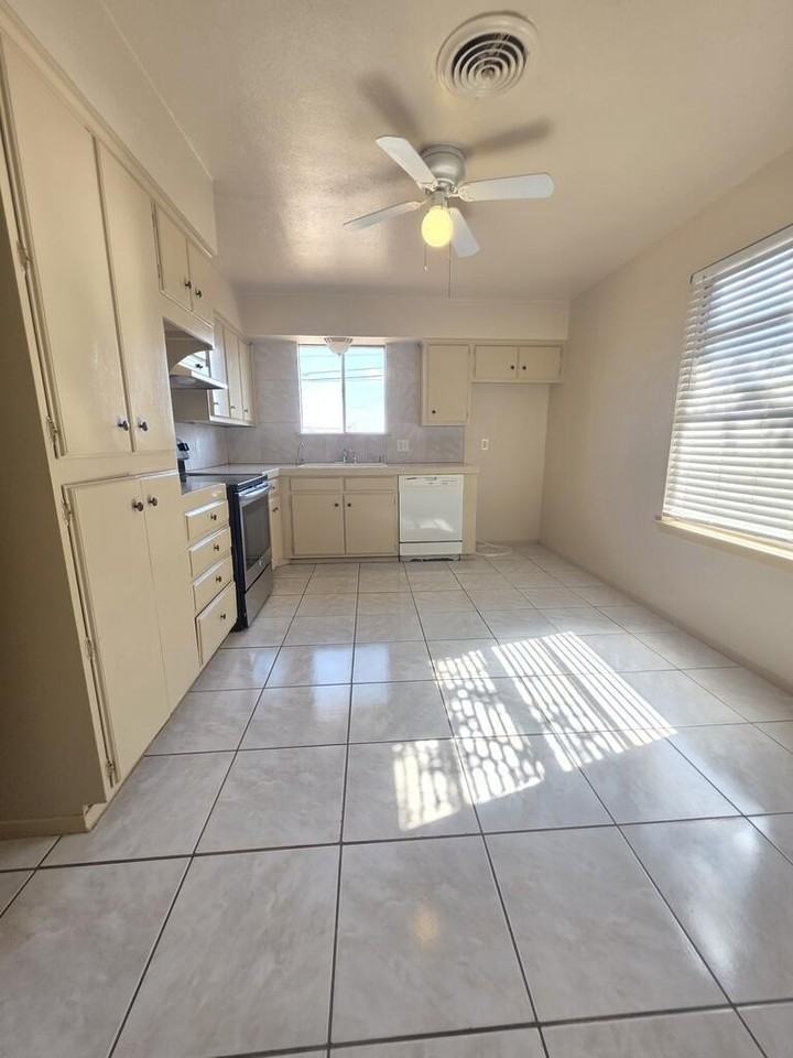 4805 Shadylane Dr - Photo 7 of 14