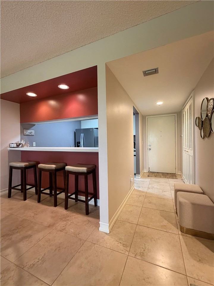 25 Plantation Dr #205 - Photo 3 of 35