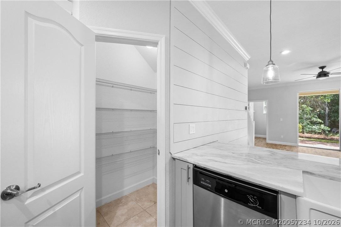 3091 Sw Otter Ln - Photo 7 of 49