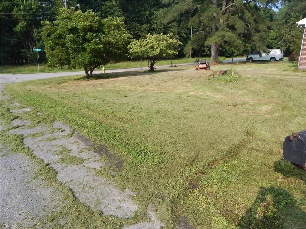 424 Gregory Ln - Photo 2 of 32