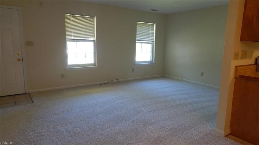 424 Gregory Ln - Photo 3 of 32