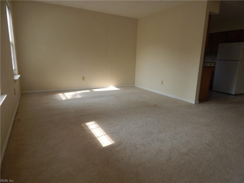 424 Gregory Ln - Photo 5 of 32