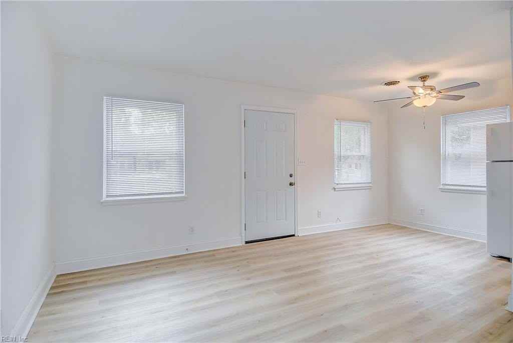 215 Forrest Ave - Photo 4 of 27
