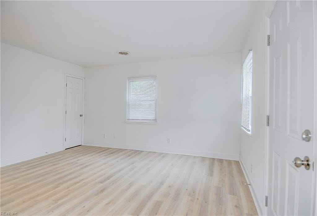 215 Forrest Ave - Photo 5 of 27