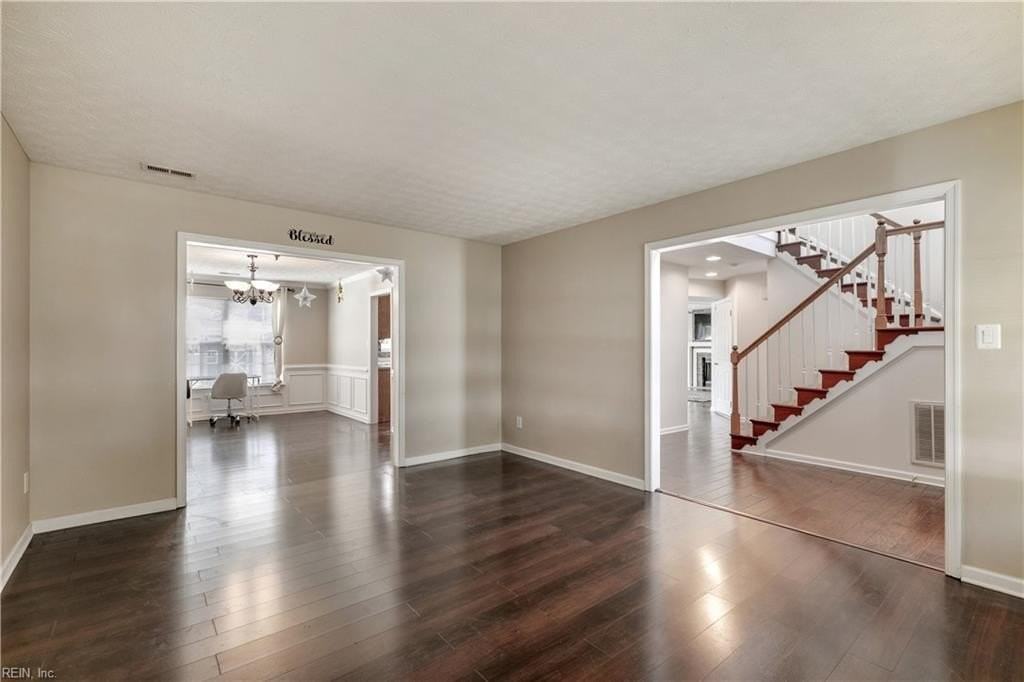 103 Mulberry Ct - Photo 2 of 28