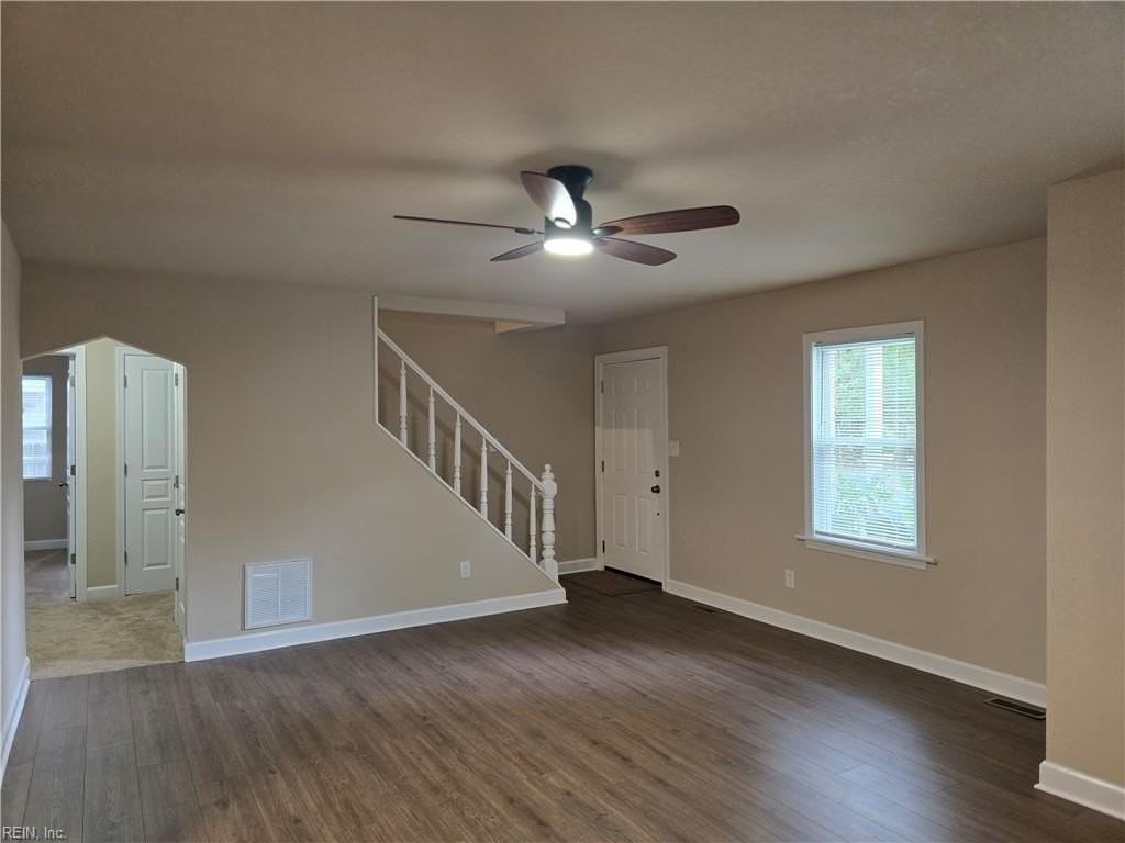 8452 Carlton St - Photo 3 of 35
