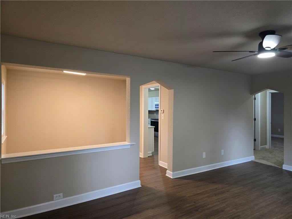 8452 Carlton St - Photo 4 of 35