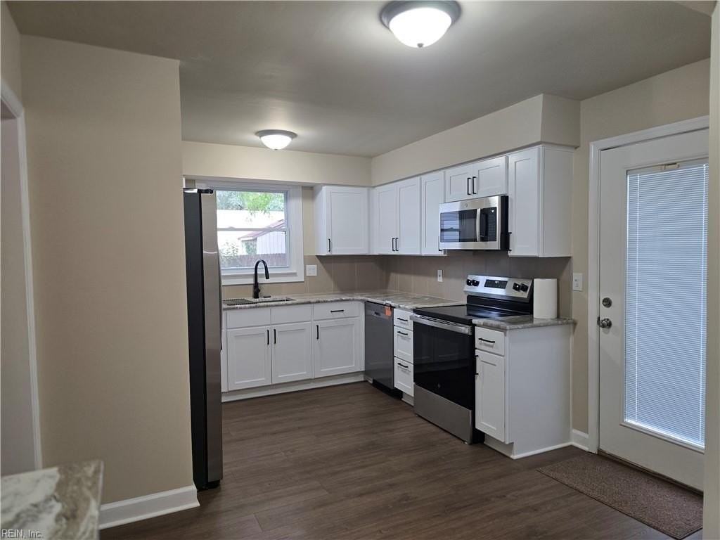 8452 Carlton St - Photo 7 of 35