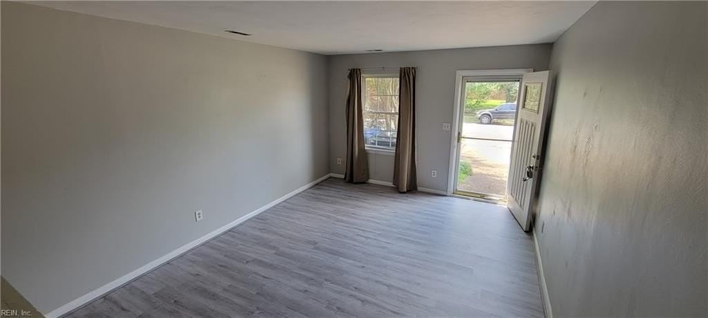 3926 Roebling Ln - Photo 5 of 19