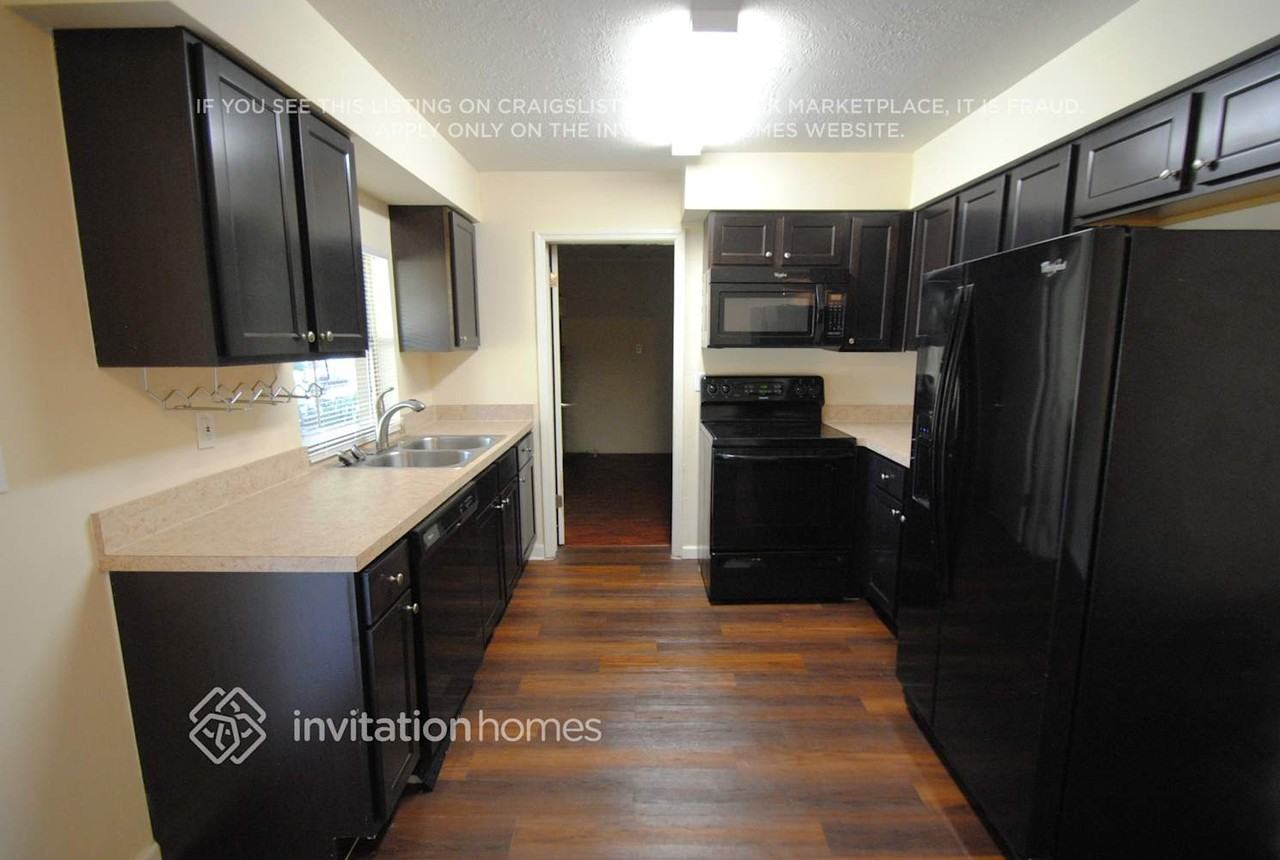 125 Exeter Ave - Photo 3 of 11