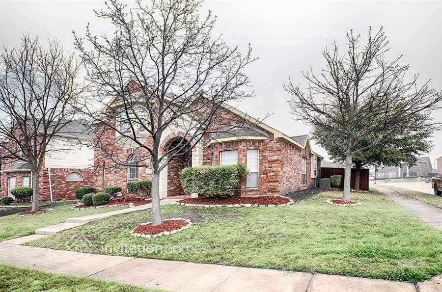 1833 Crabapple Ct - Photo 2 of 20