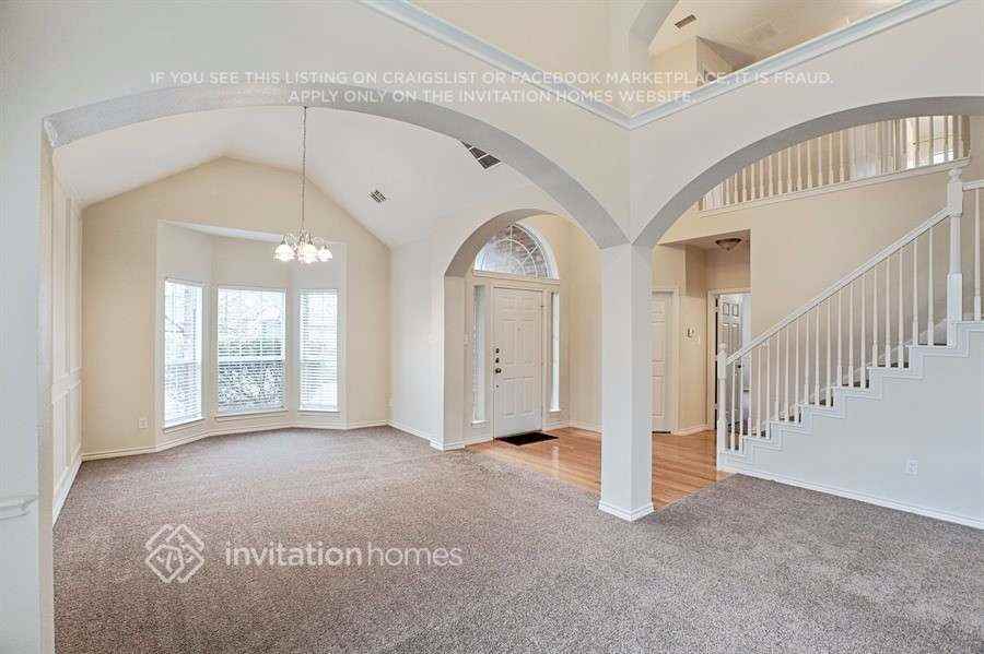 1833 Crabapple Ct - Photo 3 of 20