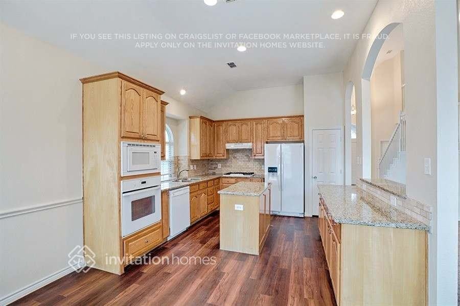 1833 Crabapple Ct - Photo 7 of 20