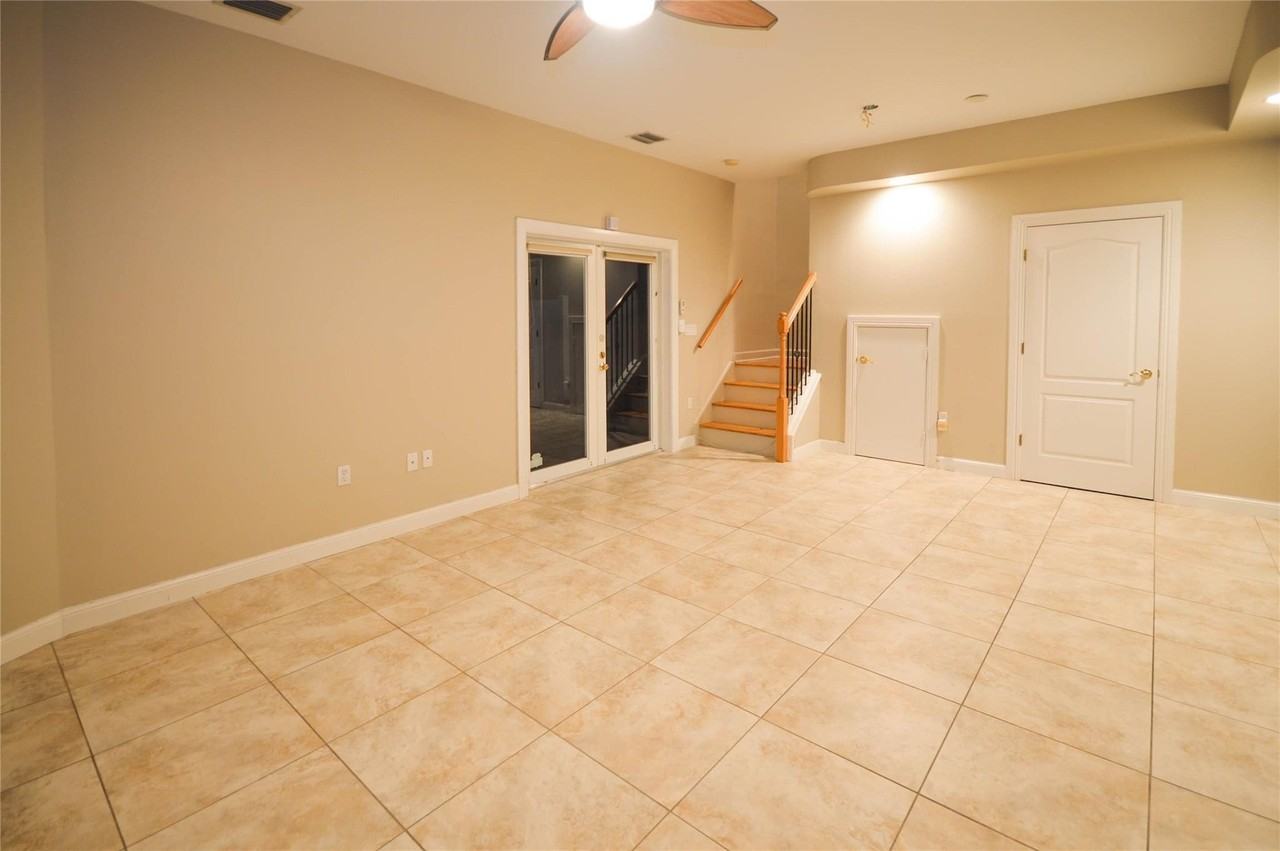 271 Se 22nd St - Photo 5 of 18