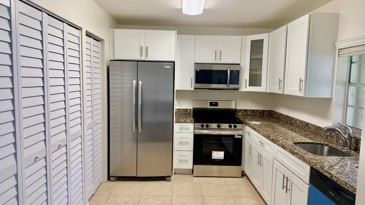 8061 Sw 20th Pl #8061 - Photo 3 of 15