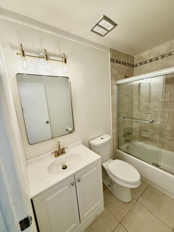 8061 Sw 20th Pl #8061 - Photo 7 of 15