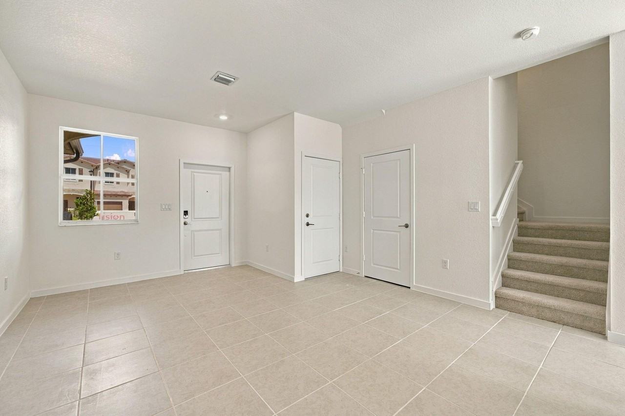 2530 Se 25th Dr - Photo 3 of 33