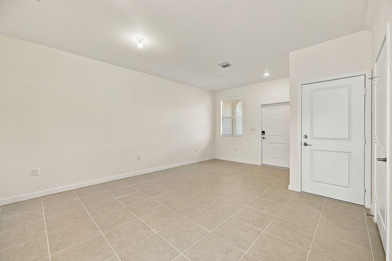 2530 Se 25th Dr - Photo 4 of 33