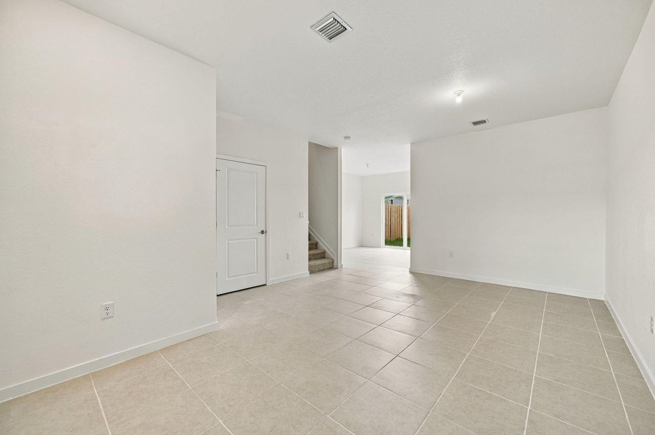 2530 Se 25th Dr - Photo 5 of 33
