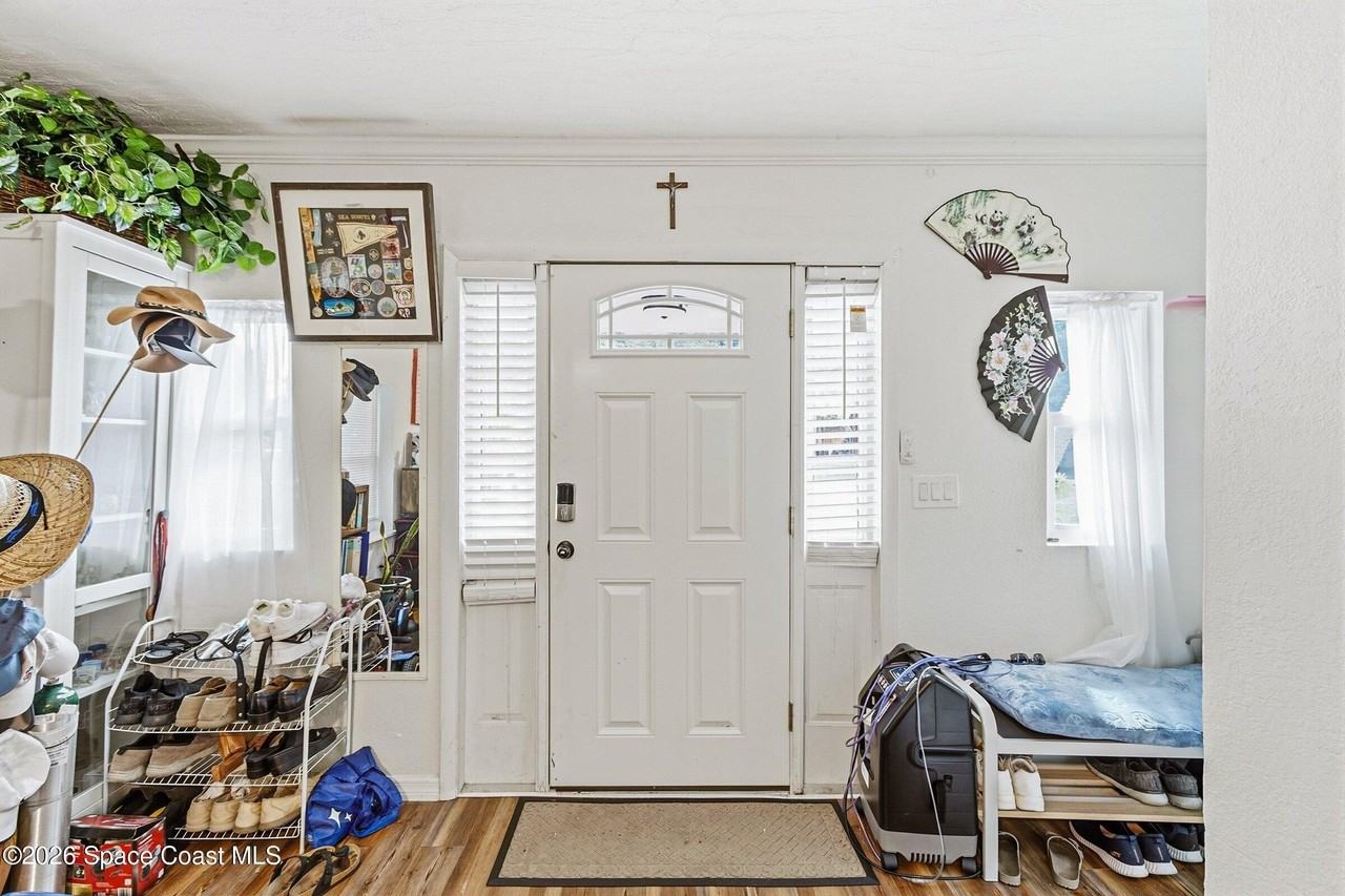 1009 Greenwood Way - Photo 7 of 50