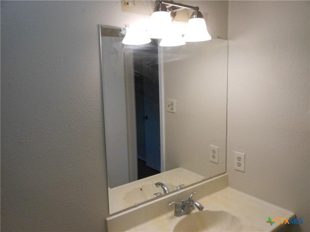333 Briarwood Dr - Photo 5 of 13