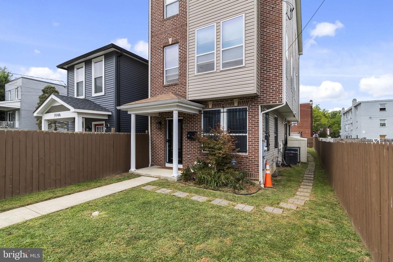 1048 48th Pl Ne - Photo 4 of 10