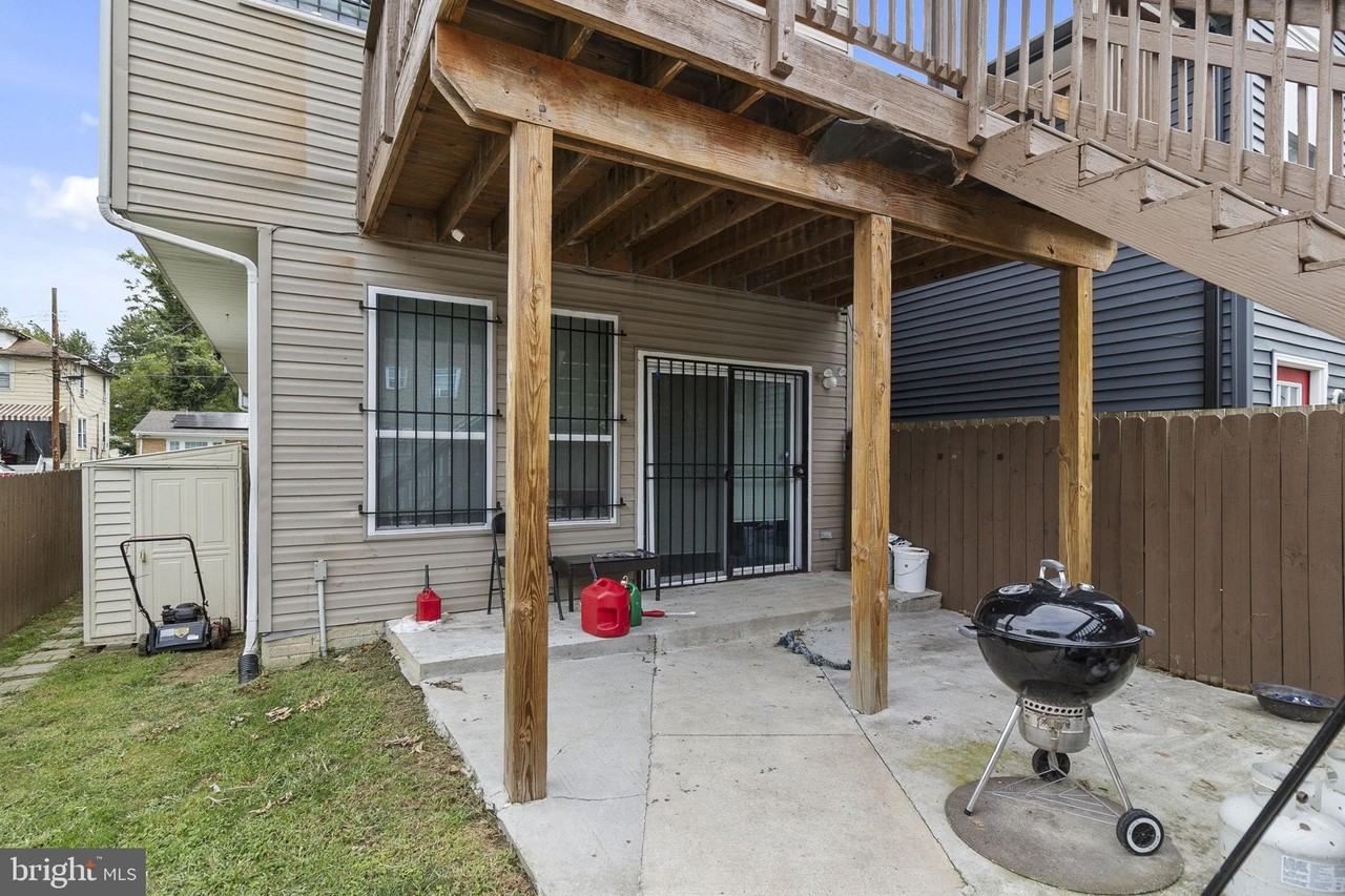 1048 48th Pl Ne - Photo 5 of 10