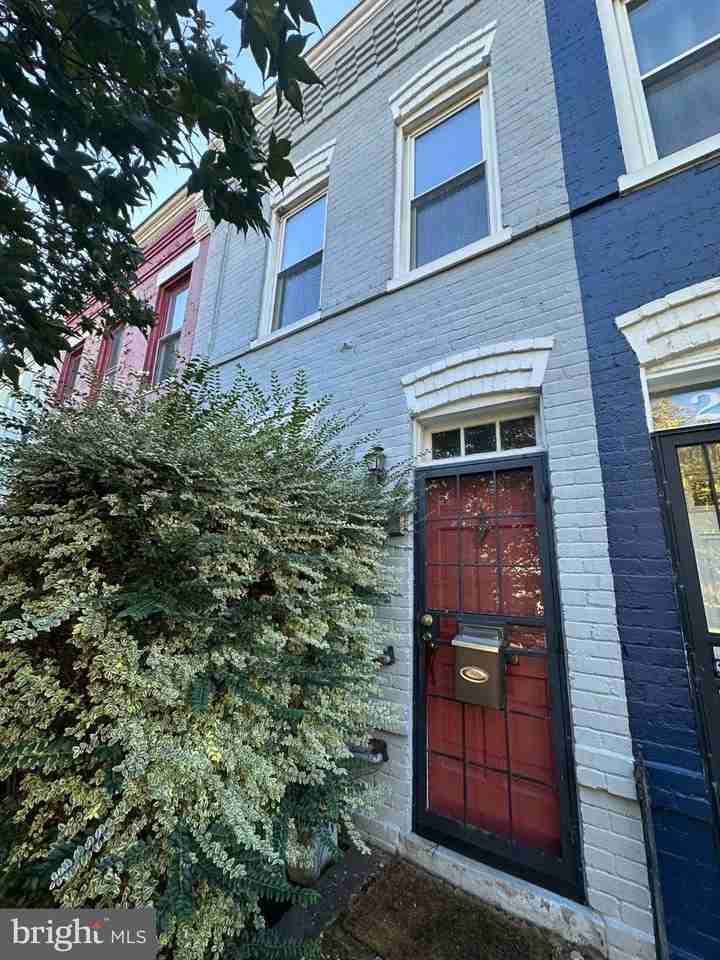 240 14th St Ne - Photo 2 of 15