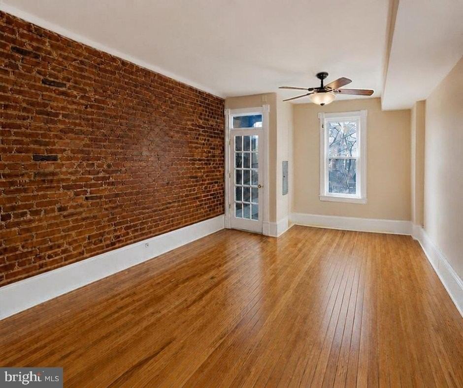 240 14th St Ne - Photo 3 of 15