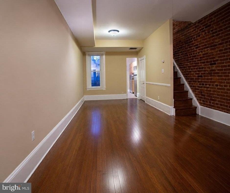 240 14th St Ne - Photo 4 of 15