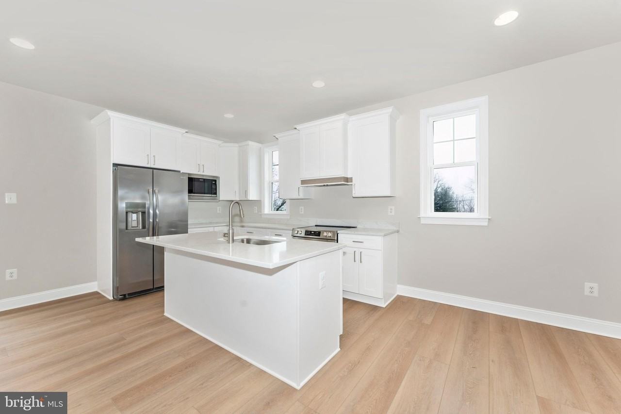406 W Green St #A - Photo 4 of 30