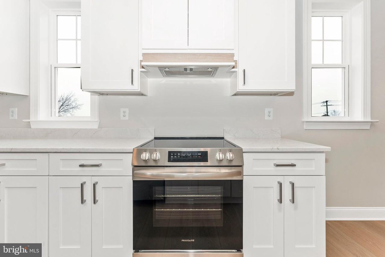 406 W Green St #A - Photo 5 of 30
