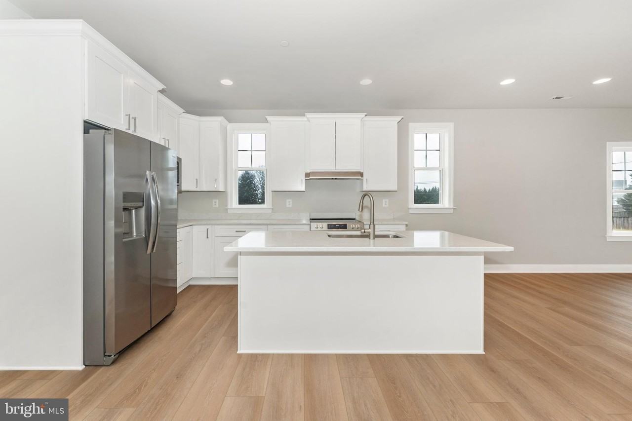 406 W Green St #A - Photo 6 of 30