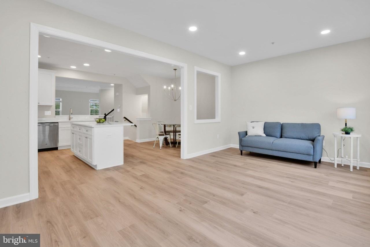 9621 Atterbury Ln - Photo 3 of 44