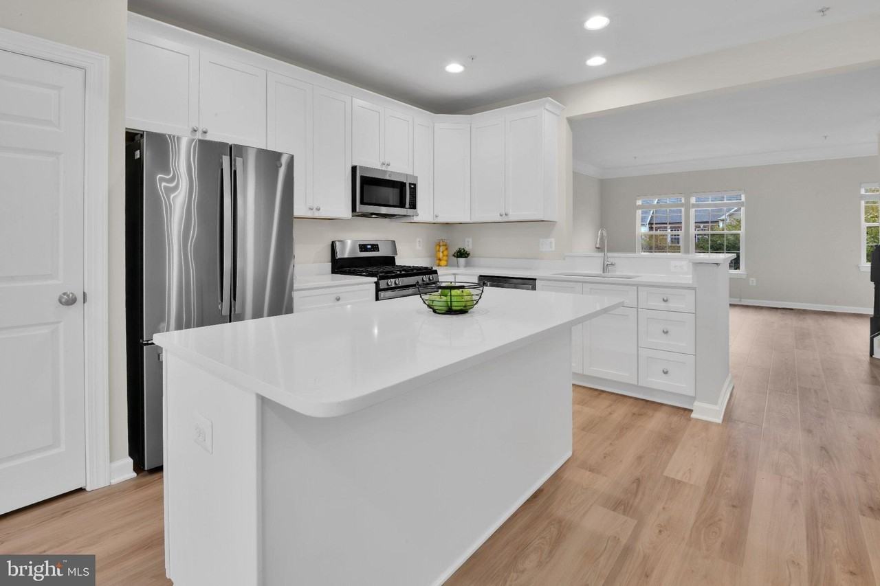 9621 Atterbury Ln - Photo 6 of 44