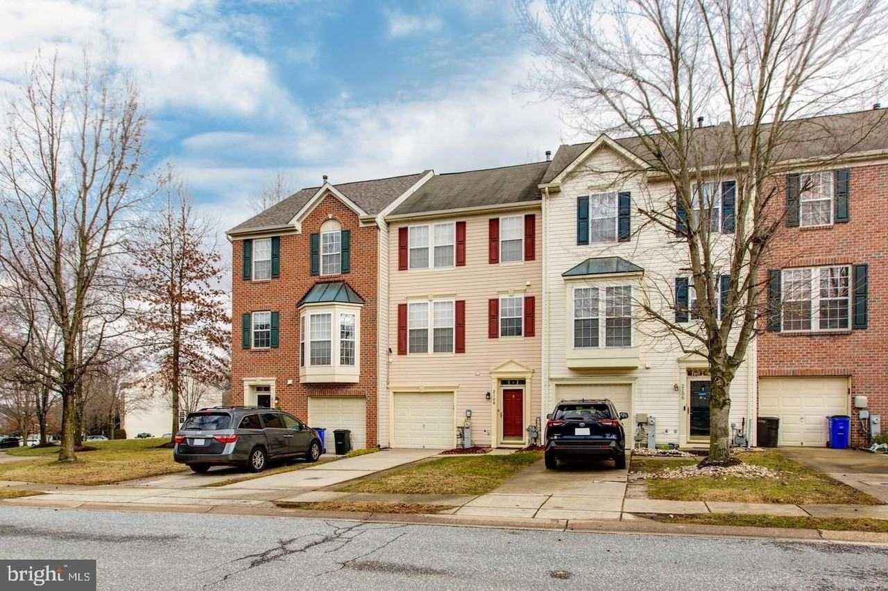 2108 Bexley Dr - Photo 3 of 48