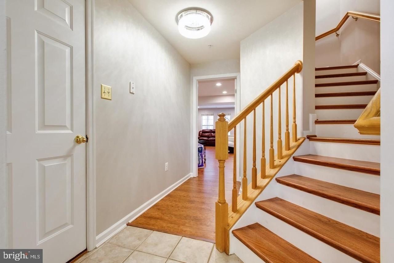 2108 Bexley Dr - Photo 4 of 48