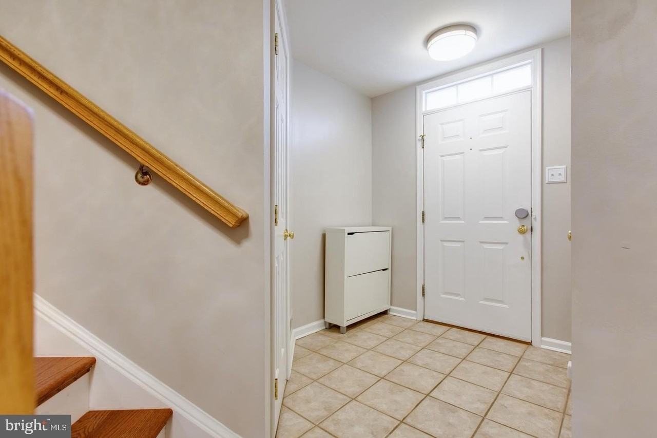 2108 Bexley Dr - Photo 5 of 48