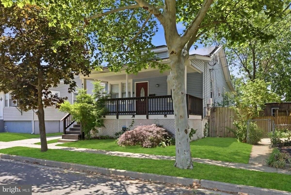 4318 Lawrence St - Photo 4 of 36