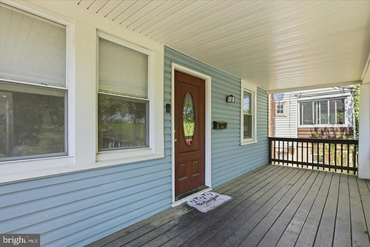4318 Lawrence St - Photo 5 of 36