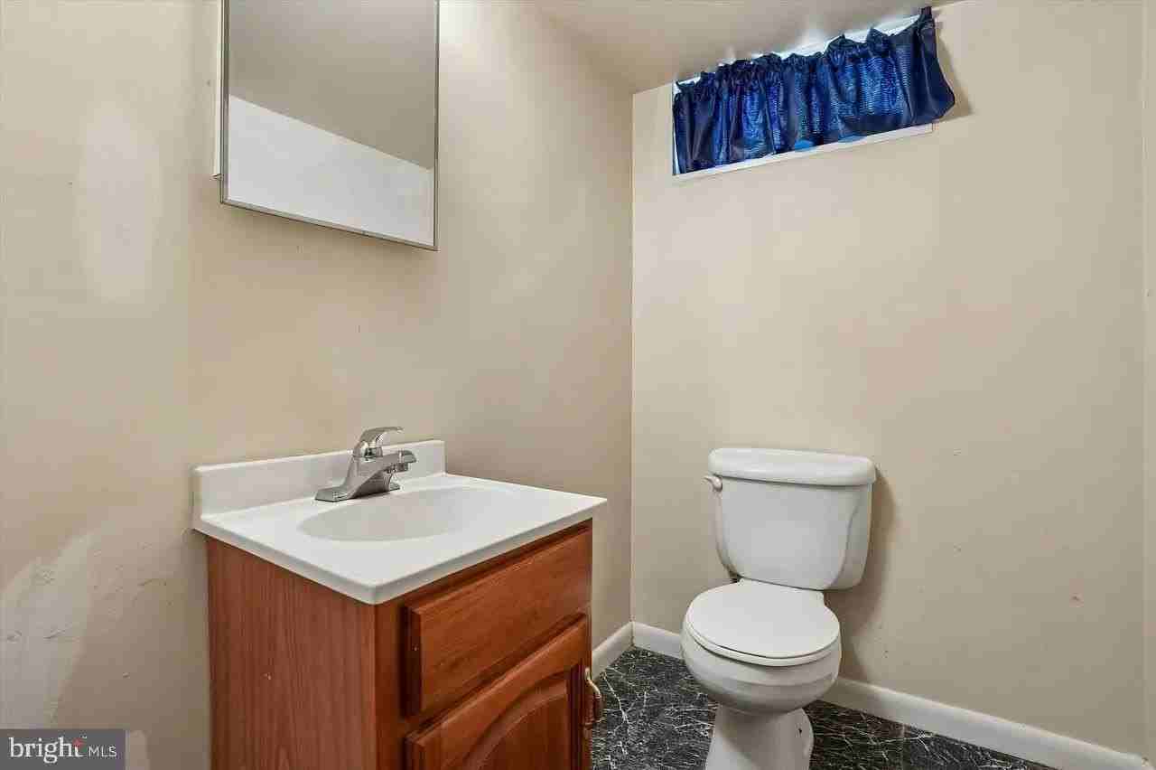 8556 Castor Ave - Photo 6 of 25