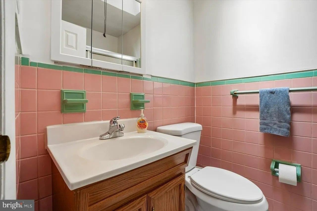 8556 Castor Ave - Photo 7 of 25
