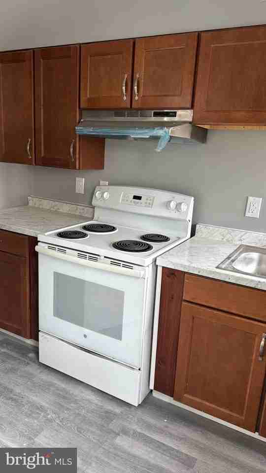 419 W King St - Photo 3 of 9