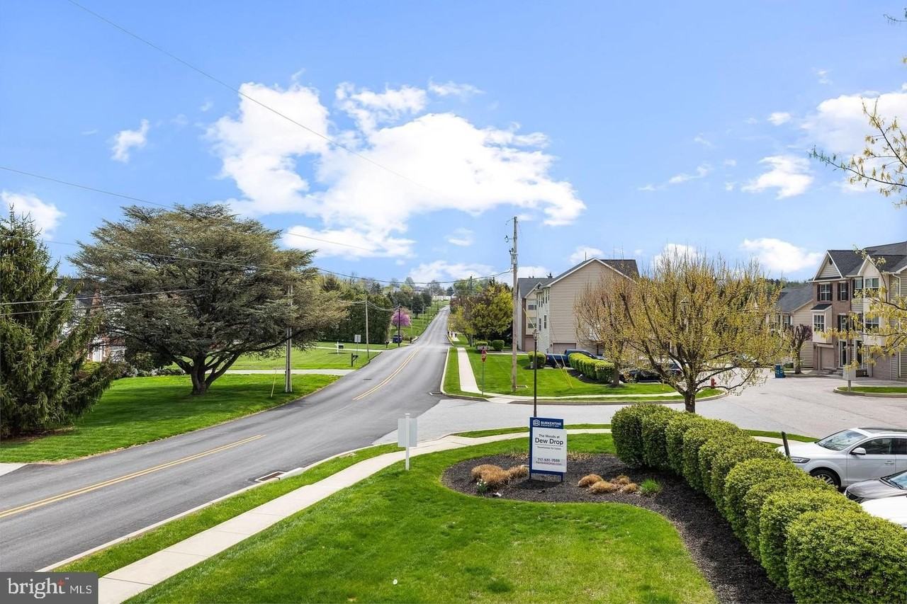 27 Shady Tree Ct - Photo 2 of 23