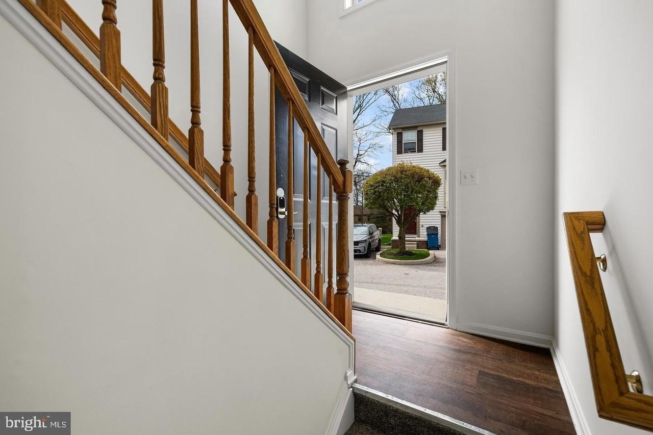 27 Shady Tree Ct - Photo 3 of 23